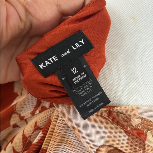 Chic Floral Midi Dress in Rust and Cream - Picture 4 of 10